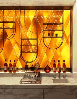 Page d’accueil, Création de vitraux pour le designer Tristan Auer, destinés à l’architecture intérieure d’un hôtel parisien en 2017., photographie : © Tristan Auer